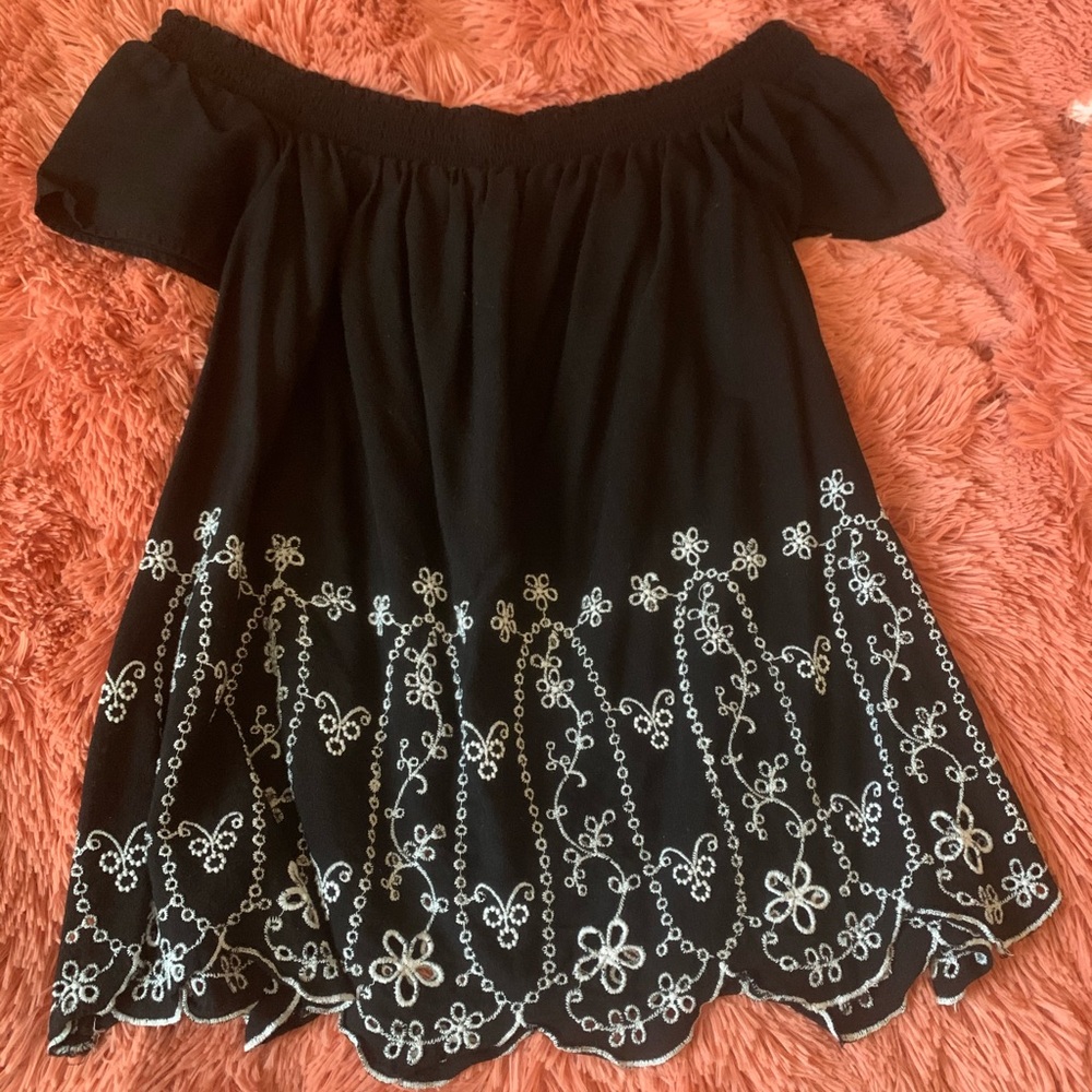 Off shoulder shirt